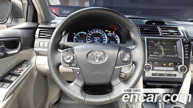 Toyota Camry Hybrid XLE 2013 — фото 13