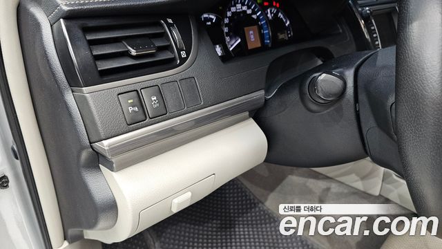 Toyota Camry Hybrid XLE 2013 — фото 17