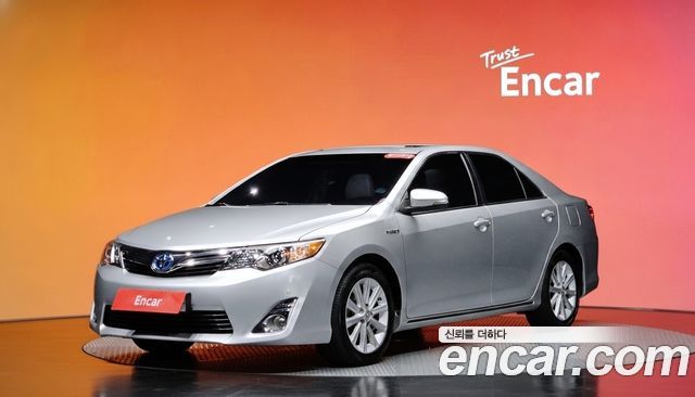 Toyota Camry Hybrid XLE