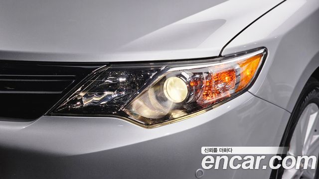 Toyota Camry Hybrid XLE 2013 — фото 22