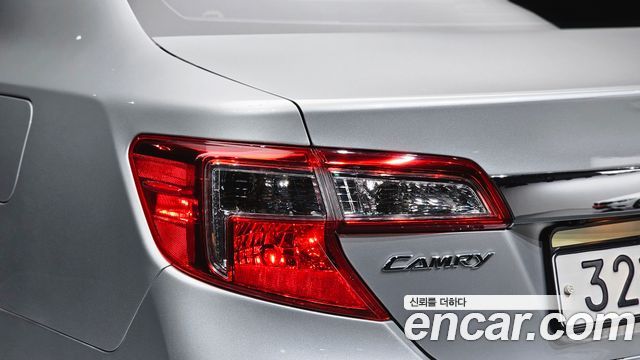 Toyota Camry Hybrid XLE 2013 — фото 23