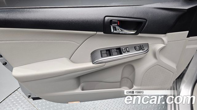 Toyota Camry Hybrid XLE 2013 — фото 24