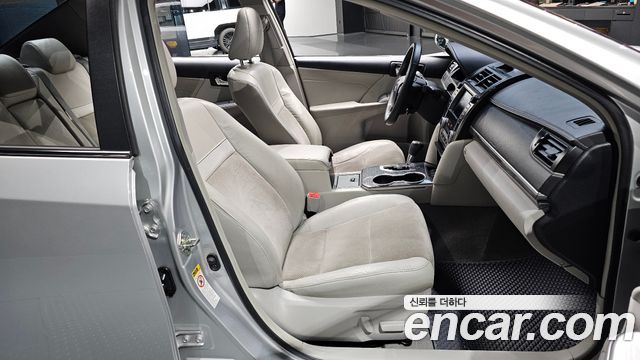 Toyota Camry Hybrid XLE 2013 — фото 26