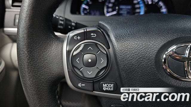 Toyota Camry Hybrid XLE 2013 — фото 27