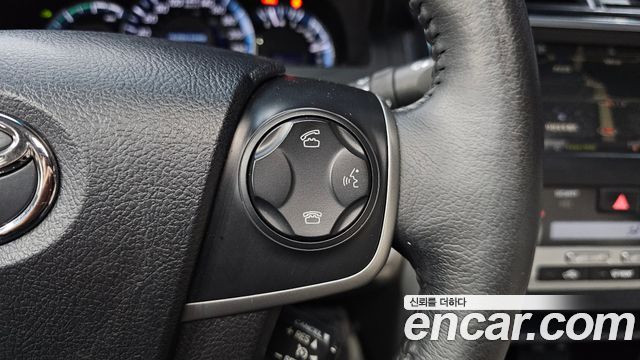 Toyota Camry Hybrid XLE 2013 — фото 28