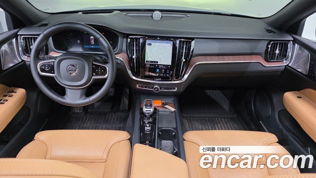 Volvo V60 Cross Country (II) B5 Ultimate AWD 2023 — фото 7