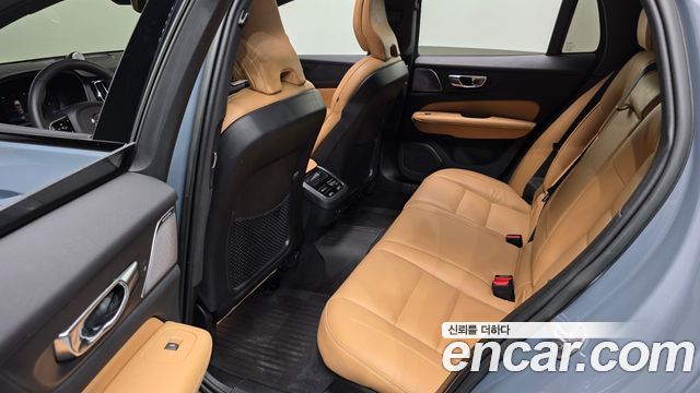 Volvo V60 Cross Country (II) B5 Ultimate AWD 2023 — фото 16