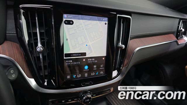 Volvo V60 Cross Country (II) B5 Ultimate AWD 2023 — фото 18