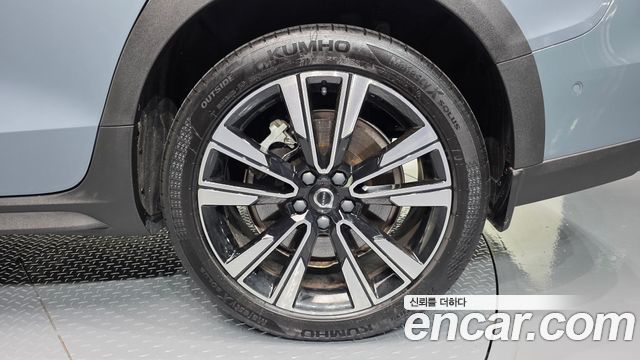 Volvo V60 Cross Country (II) B5 Ultimate AWD 2023 — фото 27