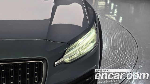 Volvo V60 Cross Country (II) B5 Ultimate AWD 2023 — фото 28