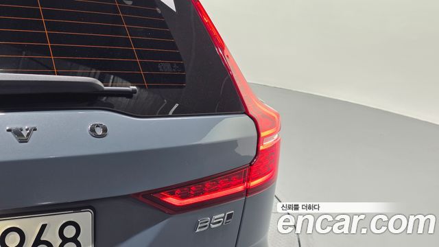 Volvo V60 Cross Country (II) B5 Ultimate AWD 2023 — фото 29