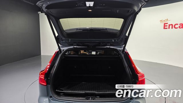Volvo V60 Cross Country (II) B5 Ultimate AWD 2023 — фото 40