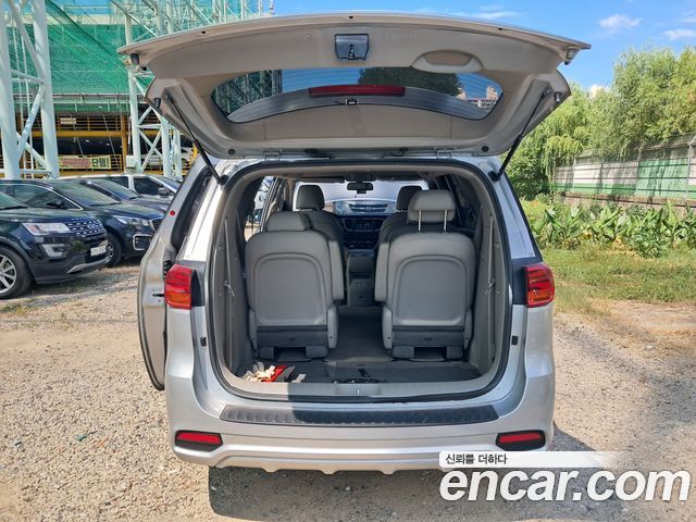 Kia Carnival 9-Seater Luxury 2019 — фото 2