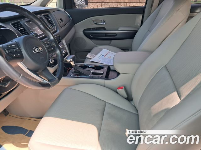 Kia Carnival 9-Seater Luxury 2019 — фото 7
