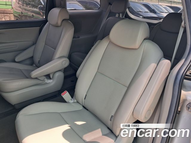 Kia Carnival 9-Seater Luxury 2019 — фото 10