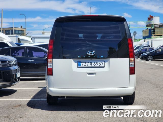 Hyundai Staria L3.5 Tourer 11-Seater Modern 2023 — фото 4