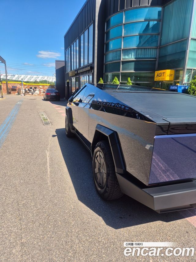 Tesla Cybertruck Cyberbeast 2026 — фото 10