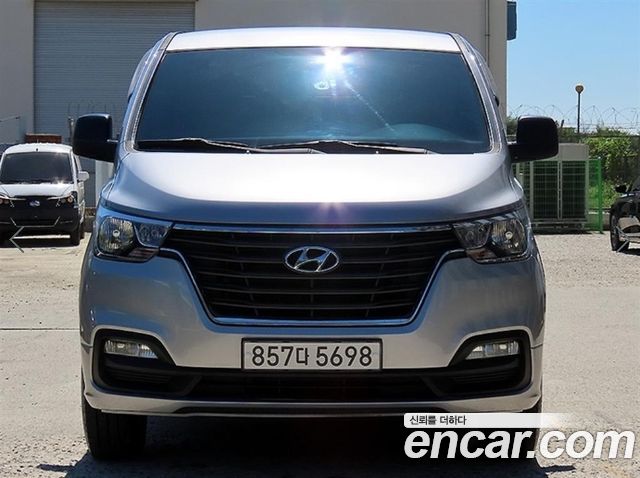 Hyundai Grand Starex Van 3-Seater Smart 2019 — фото 1