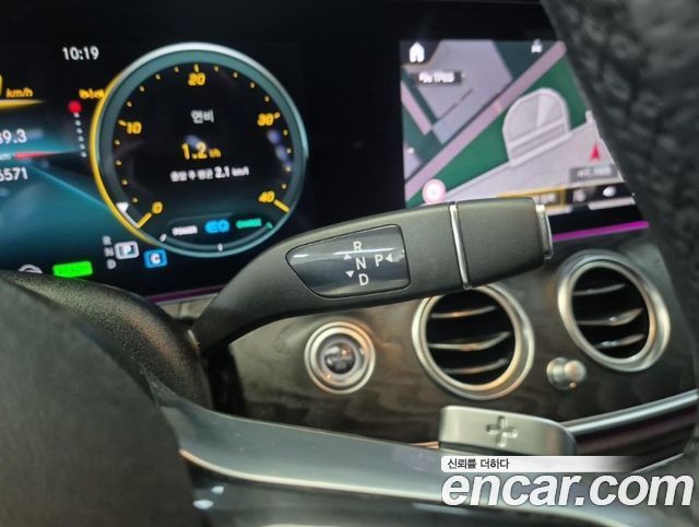 Mercedes-Benz E-Class (W213) E220d 4MATIC AMG Line 2023 — фото 15