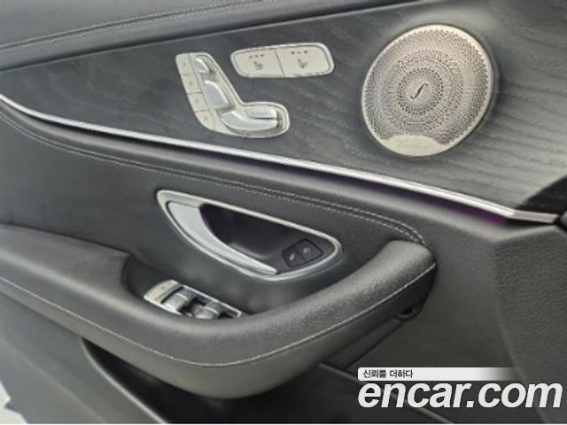 Mercedes-Benz E-Class (W213) E220d 4MATIC AMG Line 2023 — фото 19