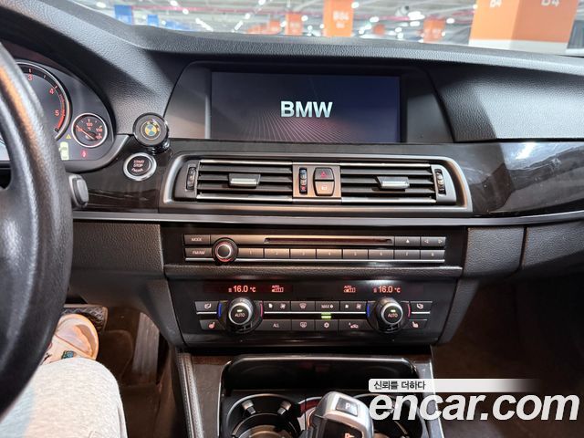 BMW 5 Series (F10) 520d 2011 — фото 9
