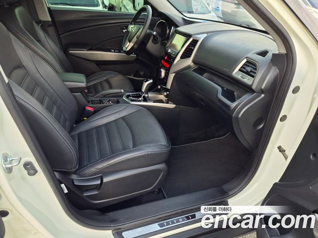 KG Mobility (SsangYong) Tivoli LX 2WD HI-DLX 2015 — фото 17
