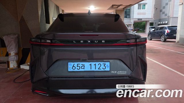 Lexus RZ450e Luxury 2023 — фото 4