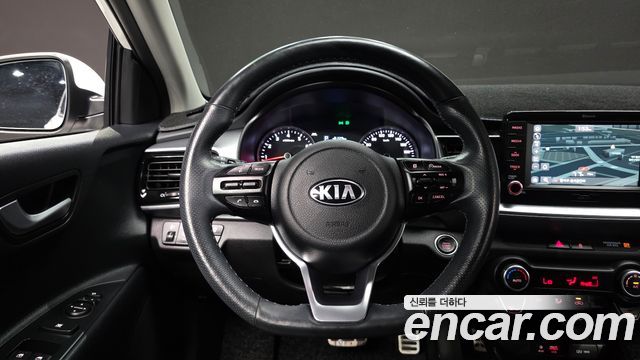Kia Stonic 1.4 Prestige 2020 — фото 17
