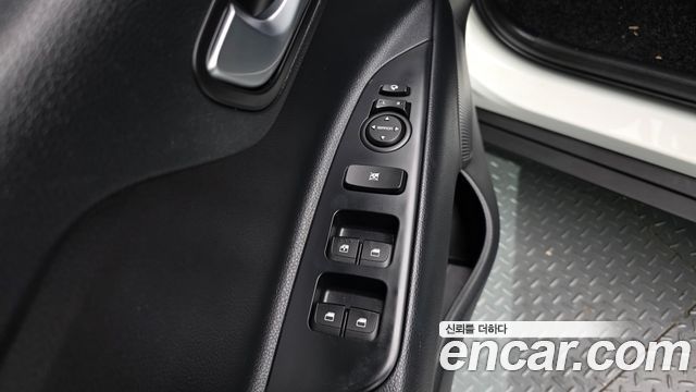 Kia Stonic 1.4 Prestige 2020 — фото 22