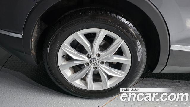 Volkswagen Tiguan (II) 2.0 TDI Premium 2020 — фото 5
