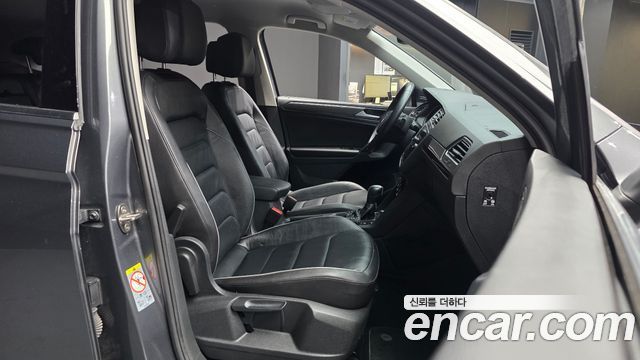 Volkswagen Tiguan (II) 2.0 TDI Premium 2020 — фото 11