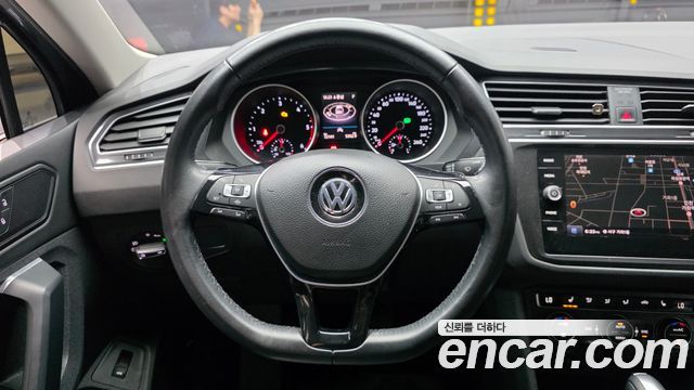 Volkswagen Tiguan (II) 2.0 TDI Premium 2020 — фото 13