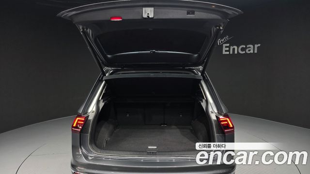 Volkswagen Tiguan (II) 2.0 TDI Premium 2020 — фото 20
