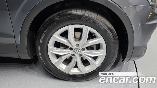 Volkswagen Tiguan (II) 2.0 TDI Premium 2020 — фото 21