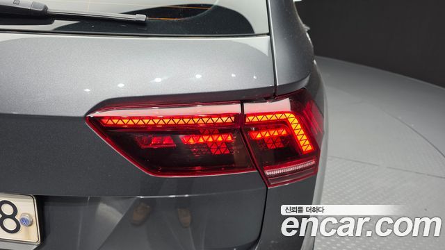 Volkswagen Tiguan (II) 2.0 TDI Premium 2020 — фото 23