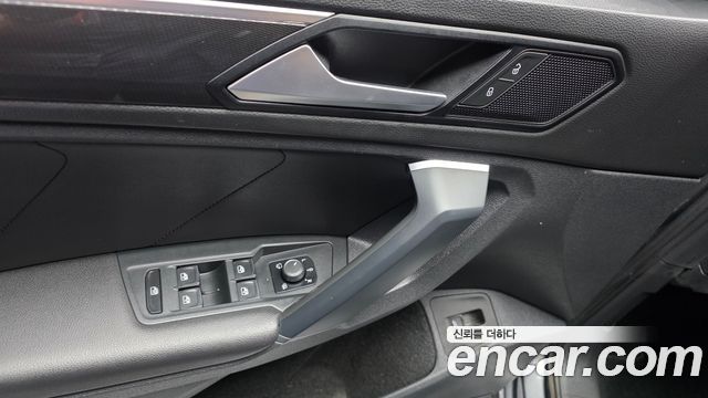 Volkswagen Tiguan (II) 2.0 TDI Premium 2020 — фото 29