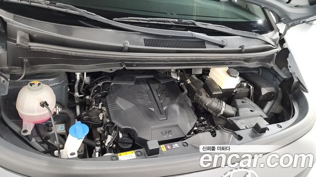 Hyundai Staria L3.5 Cargo 5-Seater Modern 2022 — фото 6