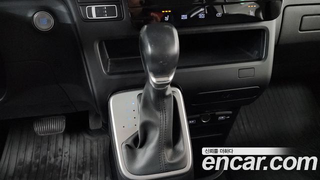 Hyundai Staria L3.5 Cargo 5-Seater Modern 2022 — фото 9