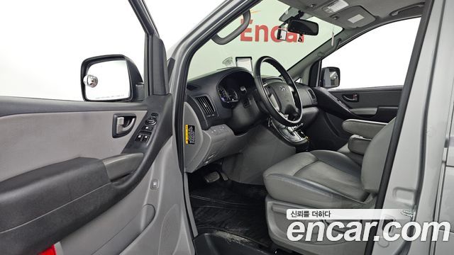 Hyundai Grand Starex Van 3-Seater Smart 2021 — фото 10