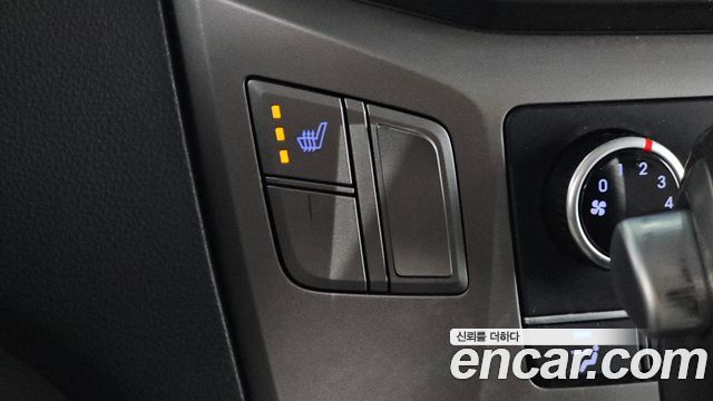 Hyundai Grand Starex Van 3-Seater Smart 2021 — фото 14