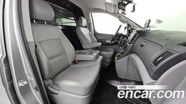 Hyundai Grand Starex Van 3-Seater Smart 2021 — фото 26