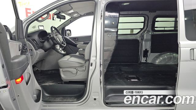 Hyundai Grand Starex Van 3-Seater Smart 2021 — фото 32