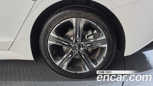Kia K5 (III) 2.0 Prestige 2021 — фото 21