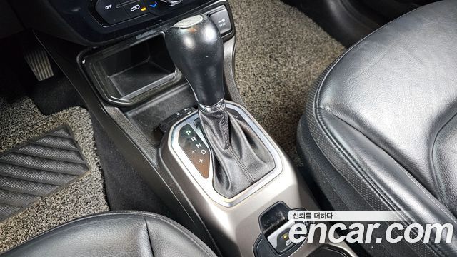 Jeep Renegade 2.4 Limited 2019 — фото 9