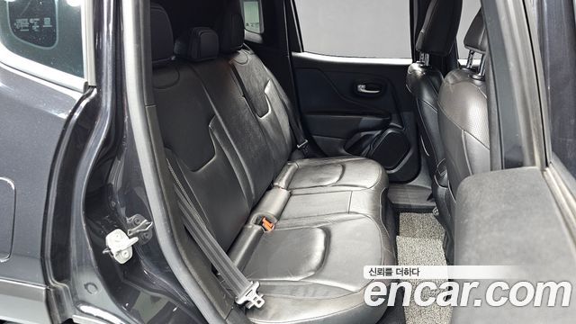 Jeep Renegade 2.4 Limited 2019 — фото 12