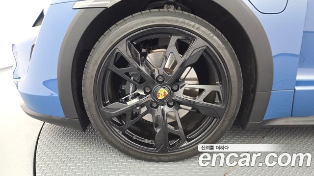Porsche Taycan 4S Cross Turismo 2023 — фото 5