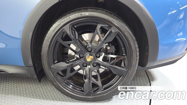 Porsche Taycan 4S Cross Turismo 2023 — фото 27