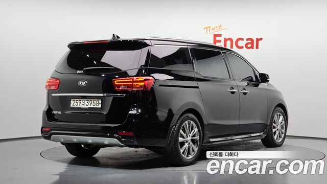 Kia Carnival 9-Seater Prstige 2020 — фото 2