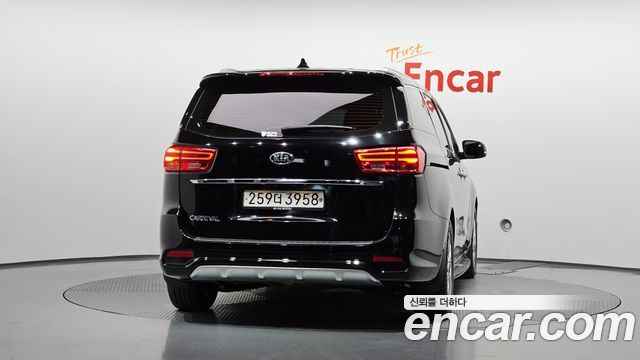 Kia Carnival 9-Seater Prstige 2020 — фото 4