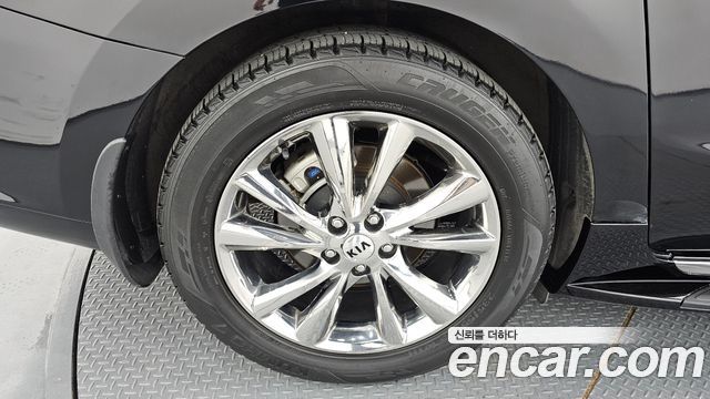 Kia Carnival 9-Seater Prstige 2020 — фото 5